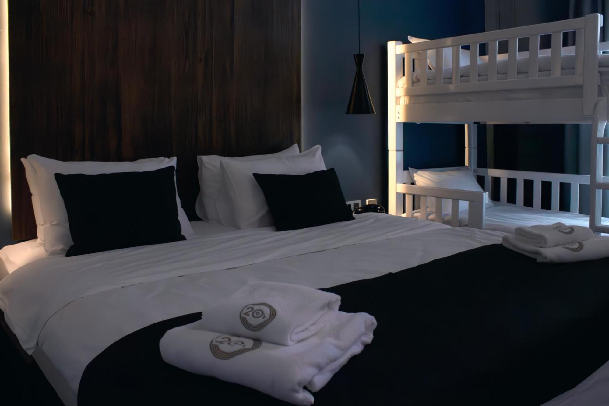 Hotel Twenties Tbilisi - Stay & Dine מראה חיצוני תמונה